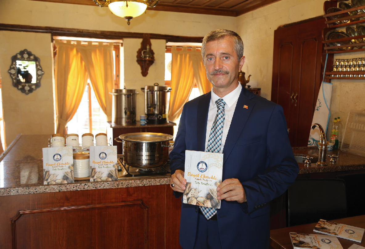 Bayat Ekmekle Yemek,Pasta ve Tatl� Tarifleri Kitab�