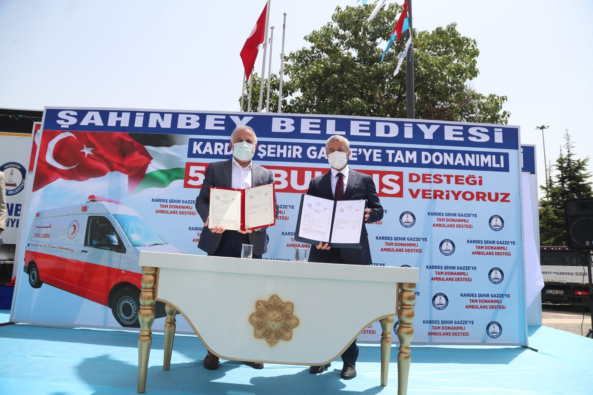 Gazze�ye 5 Ambulans Deste�i